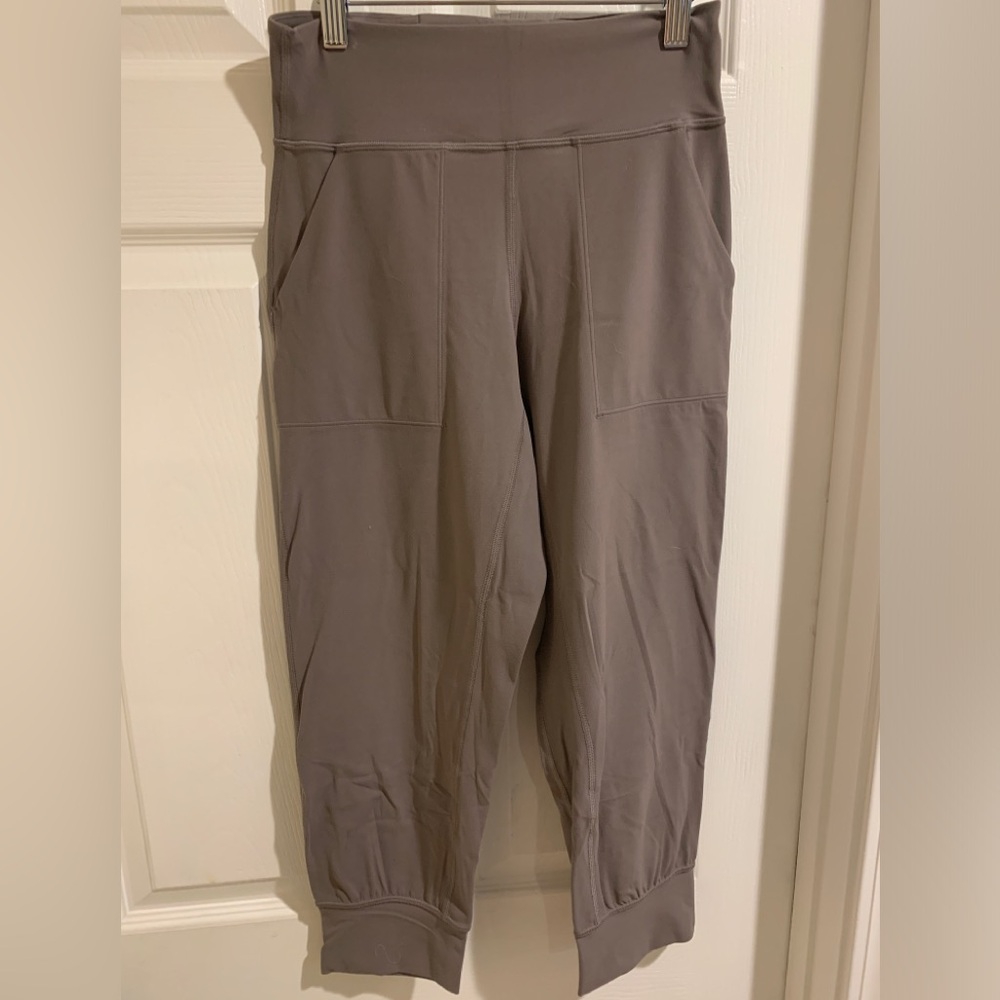Lululemon Align Joggers with pockets size 4 cropped 21 inch inseam